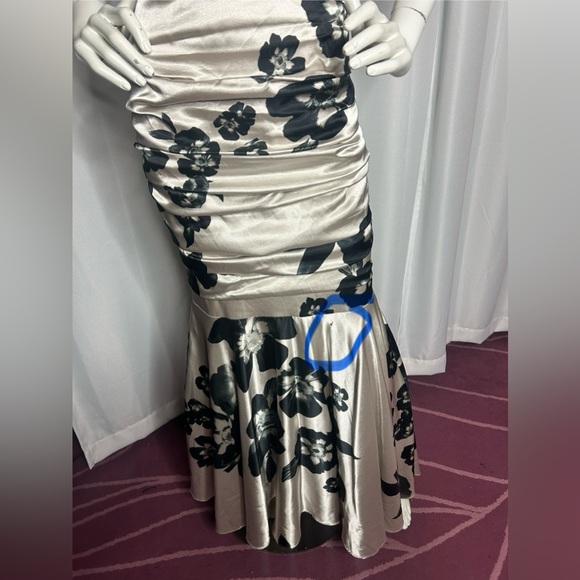 Le Chateau Floral Mermaid Gown - Picture 8 of 14